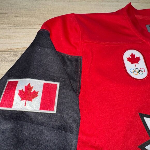 Nike Team Canada 2018 Olympic Red NHL Jersey - Picture 4 of 8